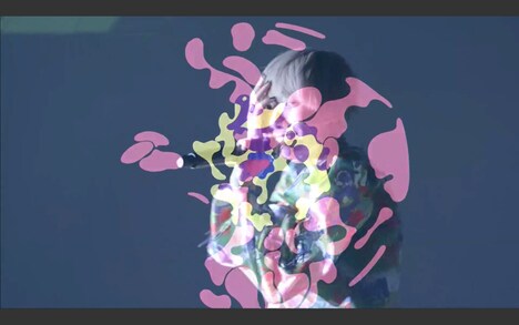 「悲しみの子供たち」配信映像のワンシーン。