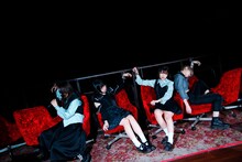 「NOW OFF AIR! presents Maison book girl 6irthday LIVE」配信映像より。