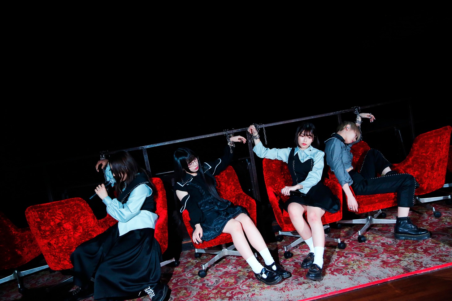 「NOW OFF AIR! presents Maison book girl 6irthday LIVE」配信映像より。