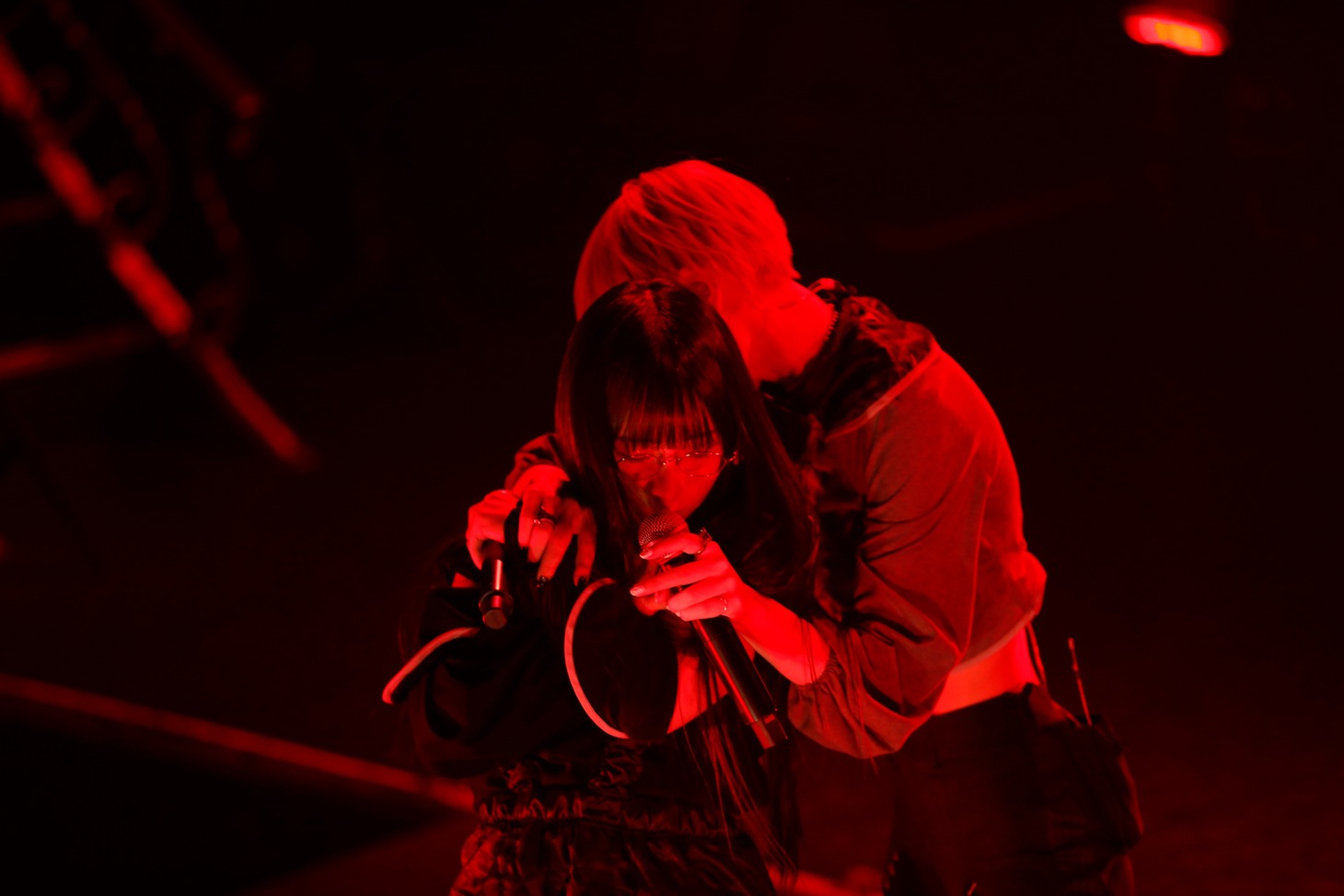 左から和田輪、コショージメグミ。