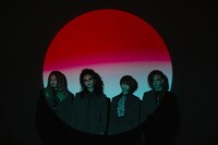 DEZERT。左から2番目が千秋（Vo）。