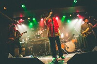 「AIMYON Streaming Live “おいしいパスタがあると聞いて” sponsored by Amazon Music」より。（撮影：鈴木友莉）