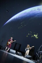 リーガルリリー「真夜中のプラネタリウム‐Midnight Planetarium Live‐×リーガルリリー『bedtime story』」の様子。（撮影：青木柊野）