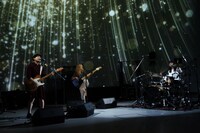 リーガルリリー「真夜中のプラネタリウム‐Midnight Planetarium Live‐×リーガルリリー『bedtime story』」の様子。（撮影：青木柊野）