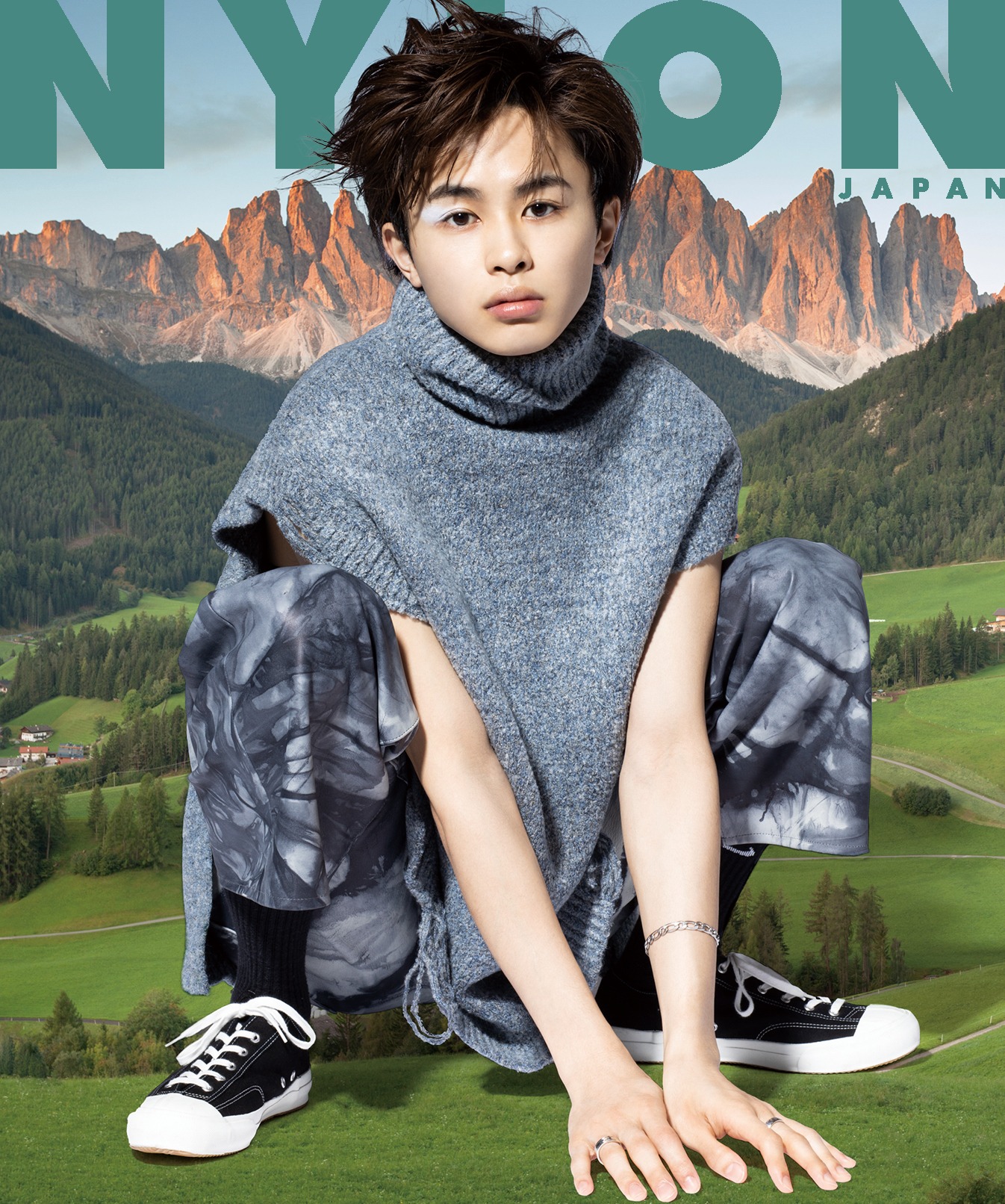 タクヤが表紙を飾る「NYLON JAPAN 2021年1月号スペシャルエディション」。