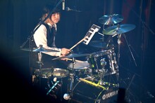 岡本啓佑（Dr / 黒猫チェルシー）