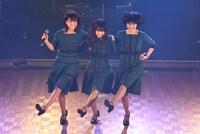 ラインダンスを披露するNegicco。
