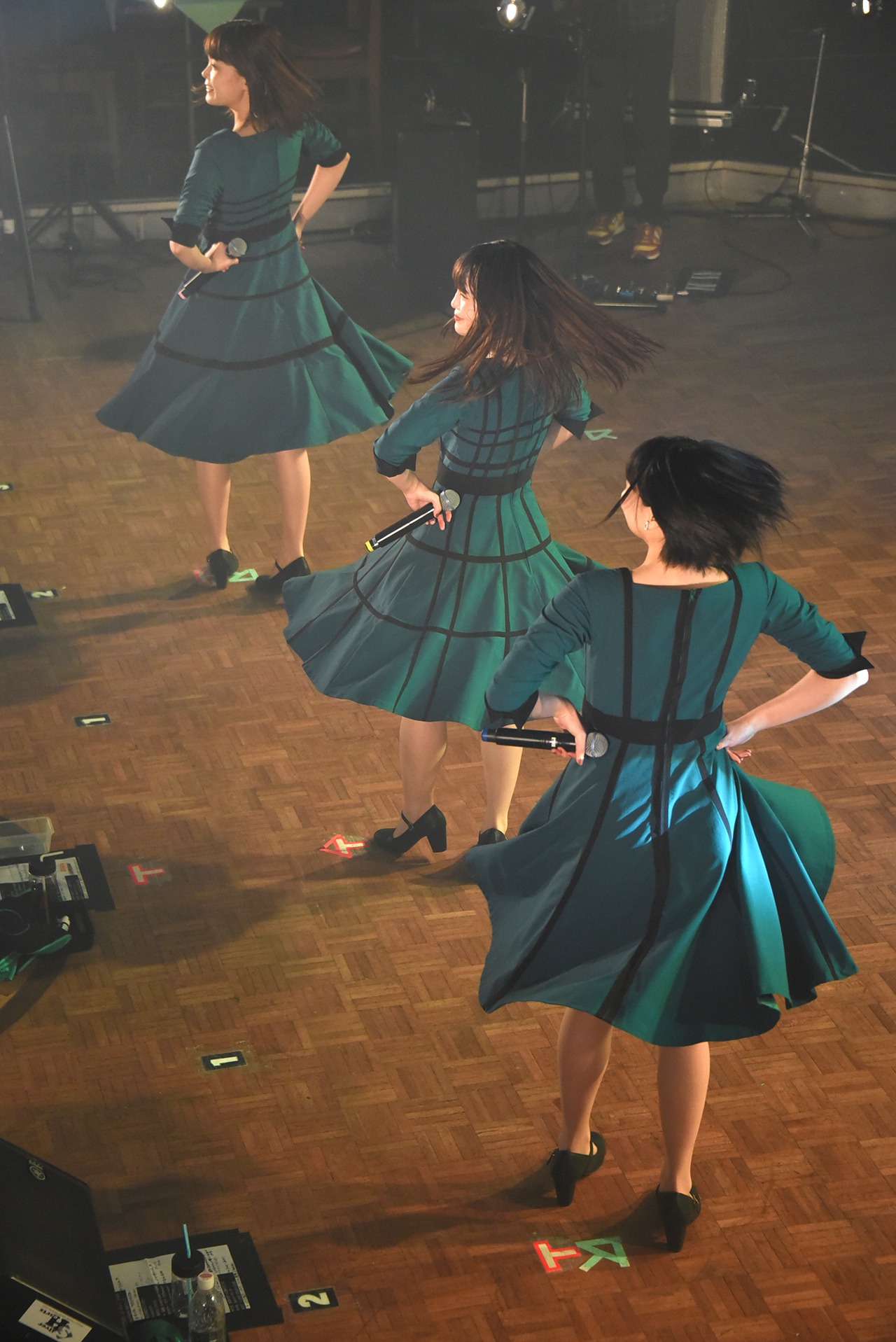 Negicco「葱園ダンスホール～踊りと音楽～」の様子。