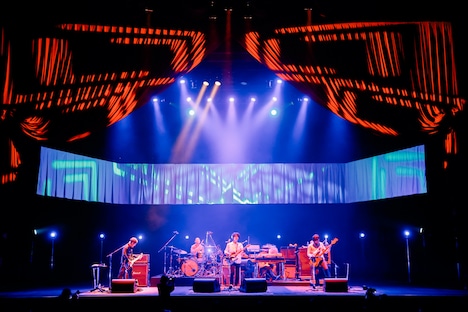 GRAPEVINE「GRAPEVINE FALL TOUR」最終公演の様子。（Photo by Taku Fujii）