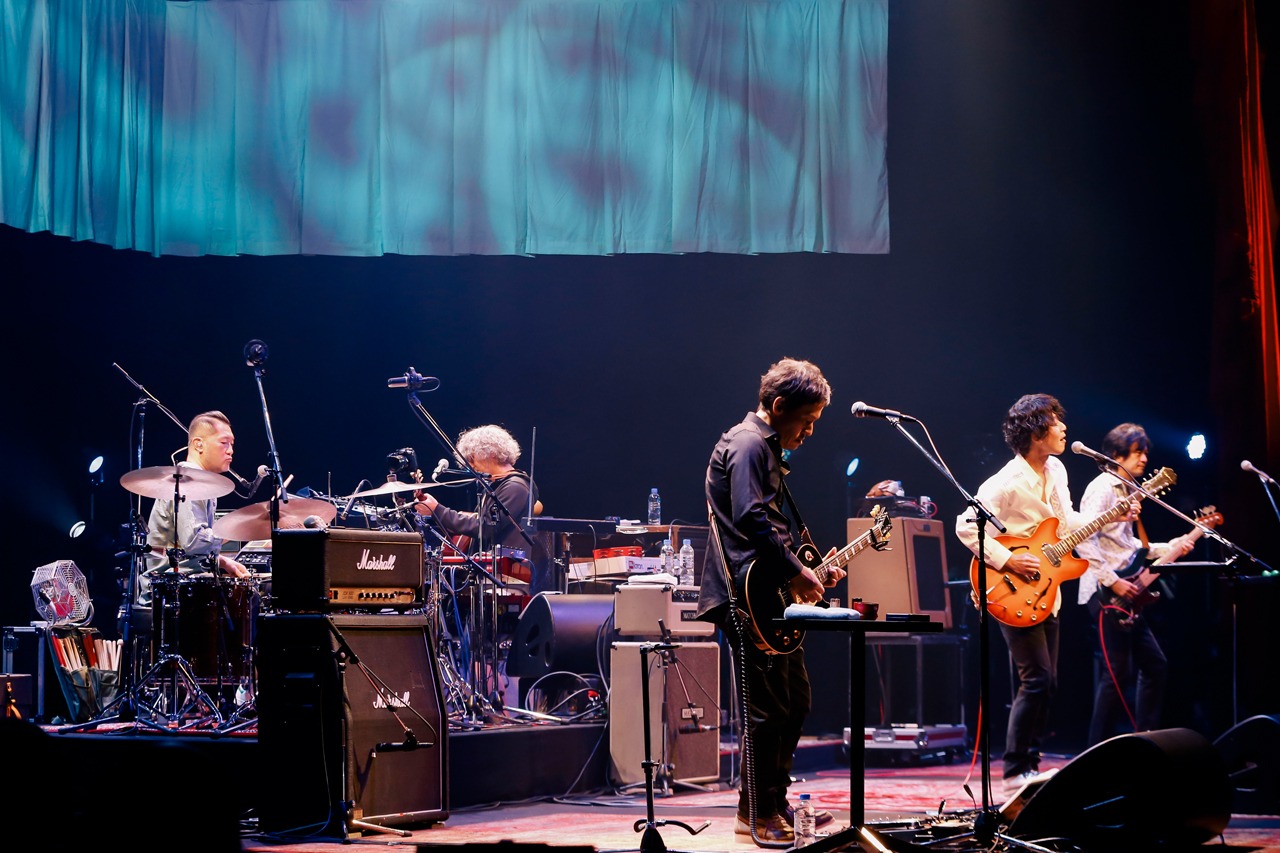 GRAPEVINE「GRAPEVINE FALL TOUR」最終公演の様子。（Photo by Taku Fujii）