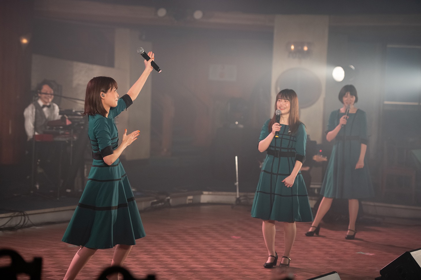 オリジナルのダンスを披露するKaede。