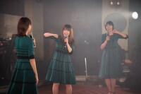 「すげえ！すげえ！すげえ！すげえ！」と連呼されるKaedeの後ろ姿。