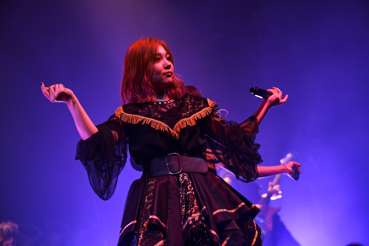 川崎怜奈（Photo by Teppei Kishida） - 我儘ラキア、トラブル