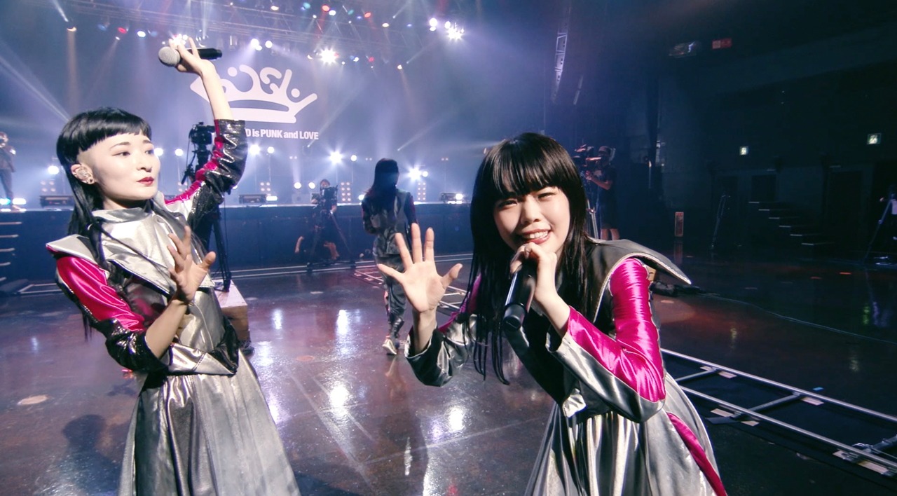 BiSH「TOKYO BiSH SHiNE6」ダイジェスト映像のワンシーン。