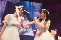 左から小泉遥香、菅田愛貴。