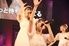 手前から小泉遥香、吉川ひより。