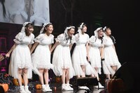 宣伝部員に生声で挨拶する超ときめき▽宣伝部。