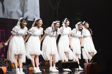 宣伝部員に生声で挨拶する超ときめき▽宣伝部。