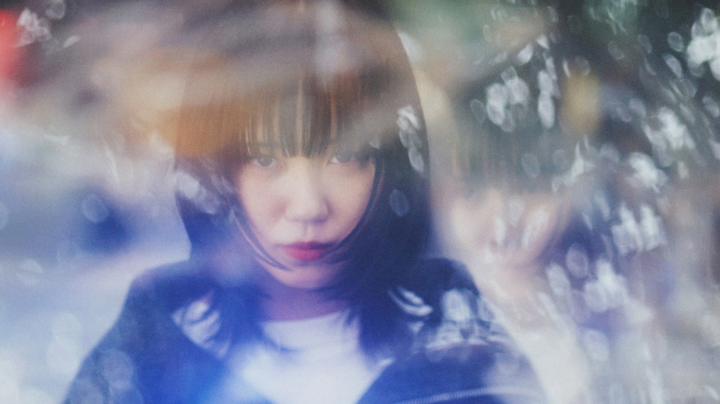 Karin.「この感情にはまだ名前がない」MVより。