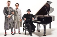 左からジョシュア・オグ、レスリー・キー、武部聡志。