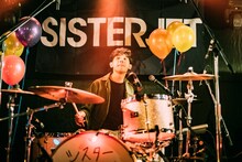 KENSUKE.A（Dr）（Photo by Chiaki Machida）