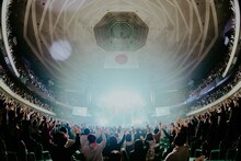 「Creepy Nuts One Man Live『かつて天才だった俺たちへ』日本武道館公演」の様子。（撮影： スズキコウヘイ）（Retouched by HiroyaBrian）