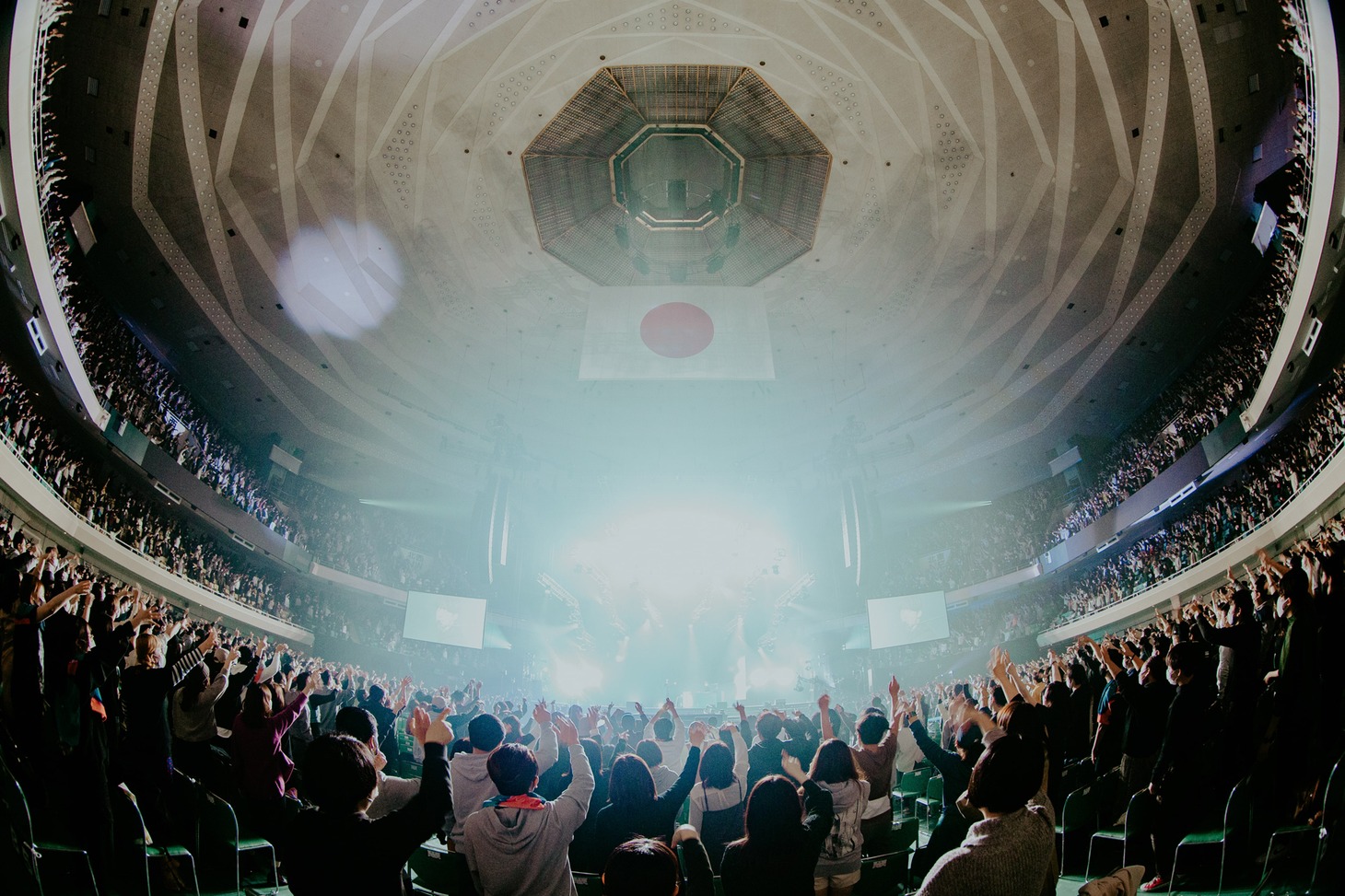 「Creepy Nuts One Man Live『かつて天才だった俺たちへ』日本武道館公演」の様子。（撮影： スズキコウヘイ）（Retouched by HiroyaBrian）