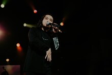 R-指定（Creepy Nuts）（撮影： スズキコウヘイ）（Retouched by HiroyaBrian）