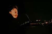 DJ 松永（Creepy Nuts）（撮影： スズキコウヘイ）（Retouched by HiroyaBrian）