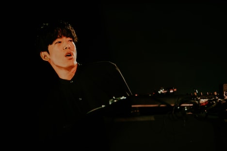 DJ 松永（Creepy Nuts）（撮影： スズキコウヘイ）（Retouched by HiroyaBrian）