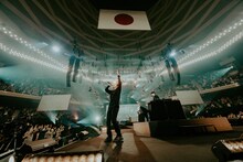 「Creepy Nuts One Man Live『かつて天才だった俺たちへ』日本武道館公演」の様子。（Photo by umi hayato）（Retouched by HiroyaBrian）