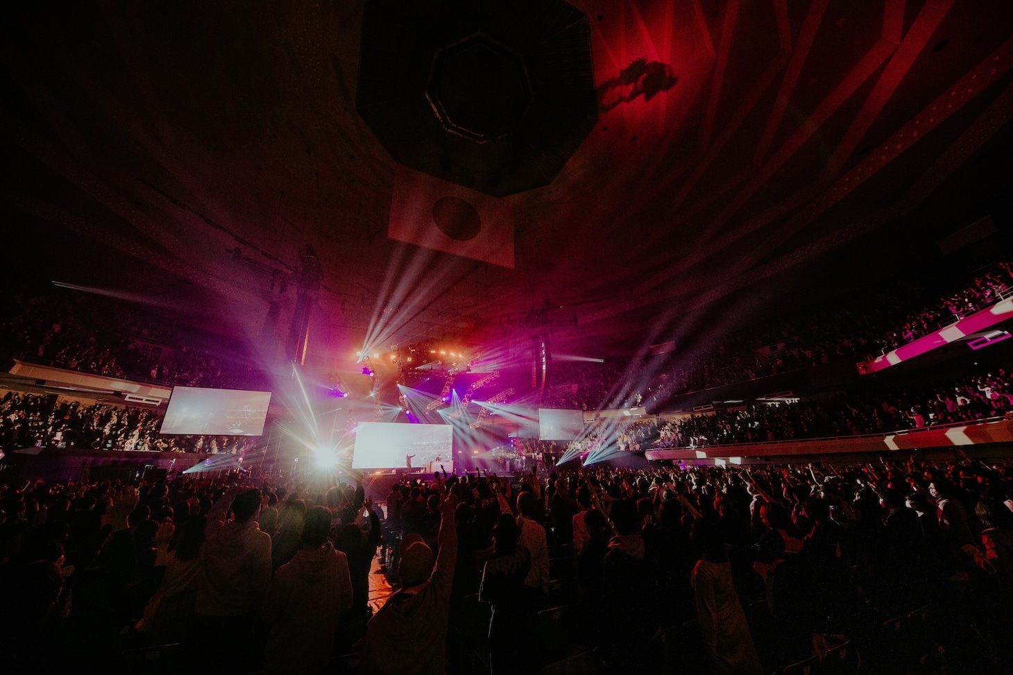 「Creepy Nuts One Man Live『かつて天才だった俺たちへ』日本武道館公演」の様子。（Photo by umi hayato）（Retouched by HiroyaBrian）