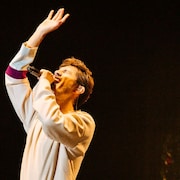 平井堅、デビュー25周年記念して「Ken's Bar」を初の配信で届ける