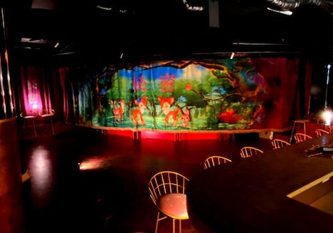 「天国と秘密」店内の様子。