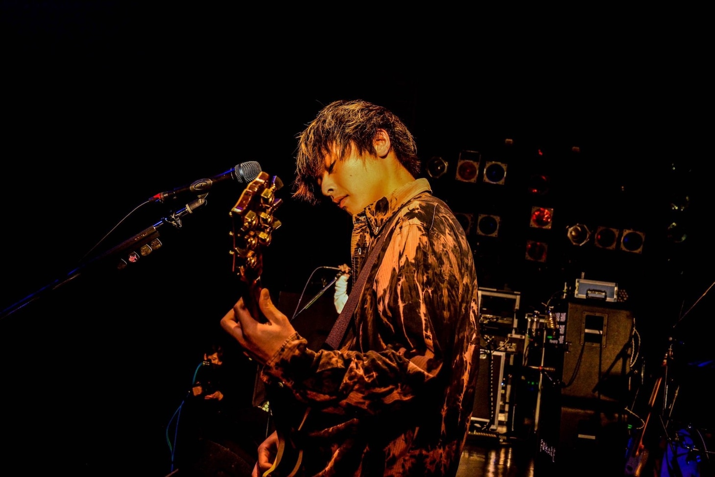 カマタリョウガ（G, Cho）（Photo by RUI HASHIMOTO [SOUND SHOOTER]）