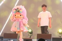 左からリトルツインスターズのララ、後藤輝基。(c)1976, 1990, 2020 SANRIO CO., LTD. / (c)1990, 2020 SANRIO CO., LTD.