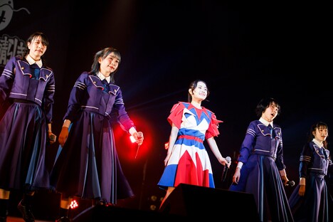 愛（WAgg）とPARADISES。（Photo by sotobayashi kenta）