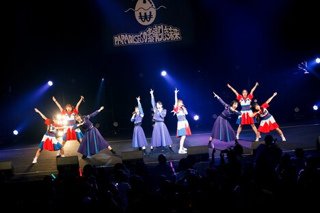 PARADISESとWAgg。（Photo by sotobayashi kenta）