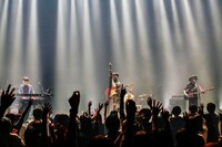 フジファブリックLIVE＆ONLINE「I FAB U FAB ME」の様子。（撮影：森好弘）