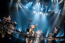 フジファブリックLIVE＆ONLINE「I FAB U FAB ME」の様子。（撮影：森好弘）