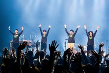 フジファブリックLIVE＆ONLINE「I FAB U FAB ME」アンコールの様子。（撮影：森好弘）