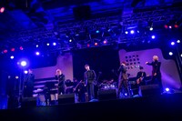 CUBERS「夏の“踊らないワンマン2020”～豪華なフルバンド編成！生演奏でお届けします～」の様子。