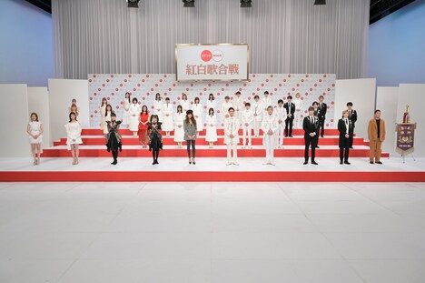 「第71回NHK紅白歌合戦」初出場者の集合写真。(写真提供:NHK)