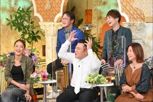 前列左から池田美優、山崎弘也（アンタッチャブル）、大久保佳代子（オアシズ）、後列にアインシュタイン。(c)TBS