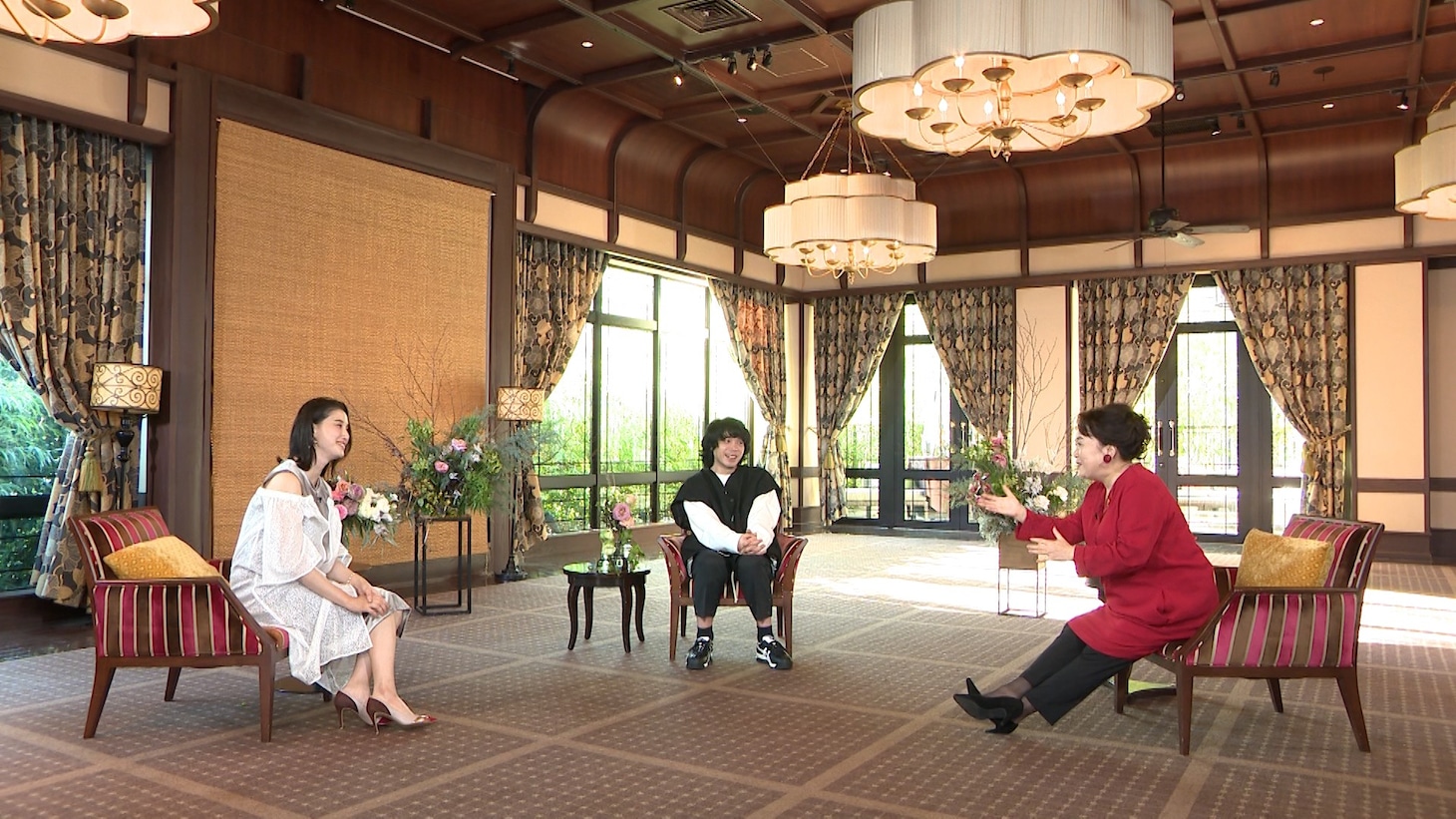 左から橋本マナミ、峯田和伸、渡辺えり。 (c)フジテレビ