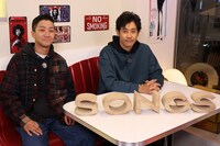 左から瑛人、大泉洋。（写真提供：NHK）