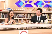 左から池田美優、加藤浩次（極楽とんぼ）。(c)TBS