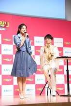 左から岸本ゆめの、及川光博。