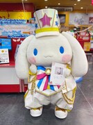 タワーレコード渋谷店に贈るサインを書いたシナモロール。