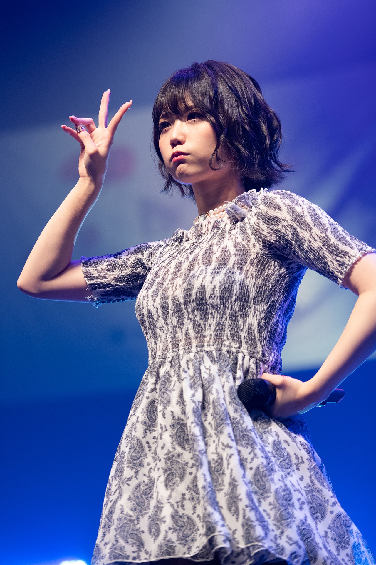 小山ひな